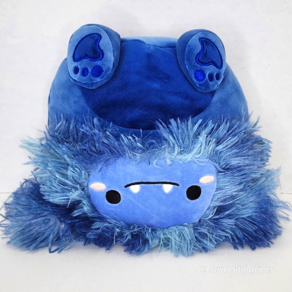 DANI 🐾 8" Dark Blue 2 Tooth Big Foot Original Squishmallow by Kelly Toy NWT
